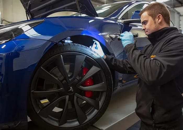 Halfords Autocentre garage with branding and service bays