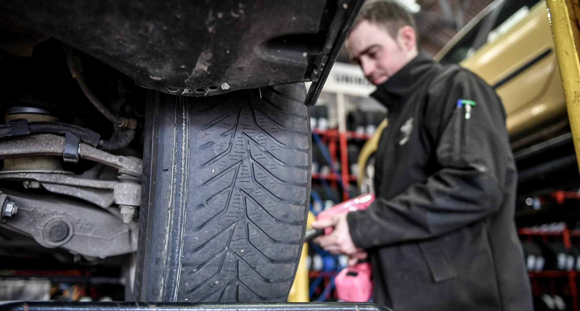 Should MOT Prices Rise for Cars? Independent Garage Association Urges Immediate Action