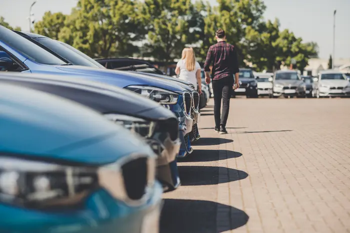 Chart showing percentage of UK used‑car buyers who trust dealers