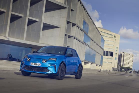 Renault UK Sales Surge: Alpine Jumps 16x as EV Demand Fuels Q1 Growth