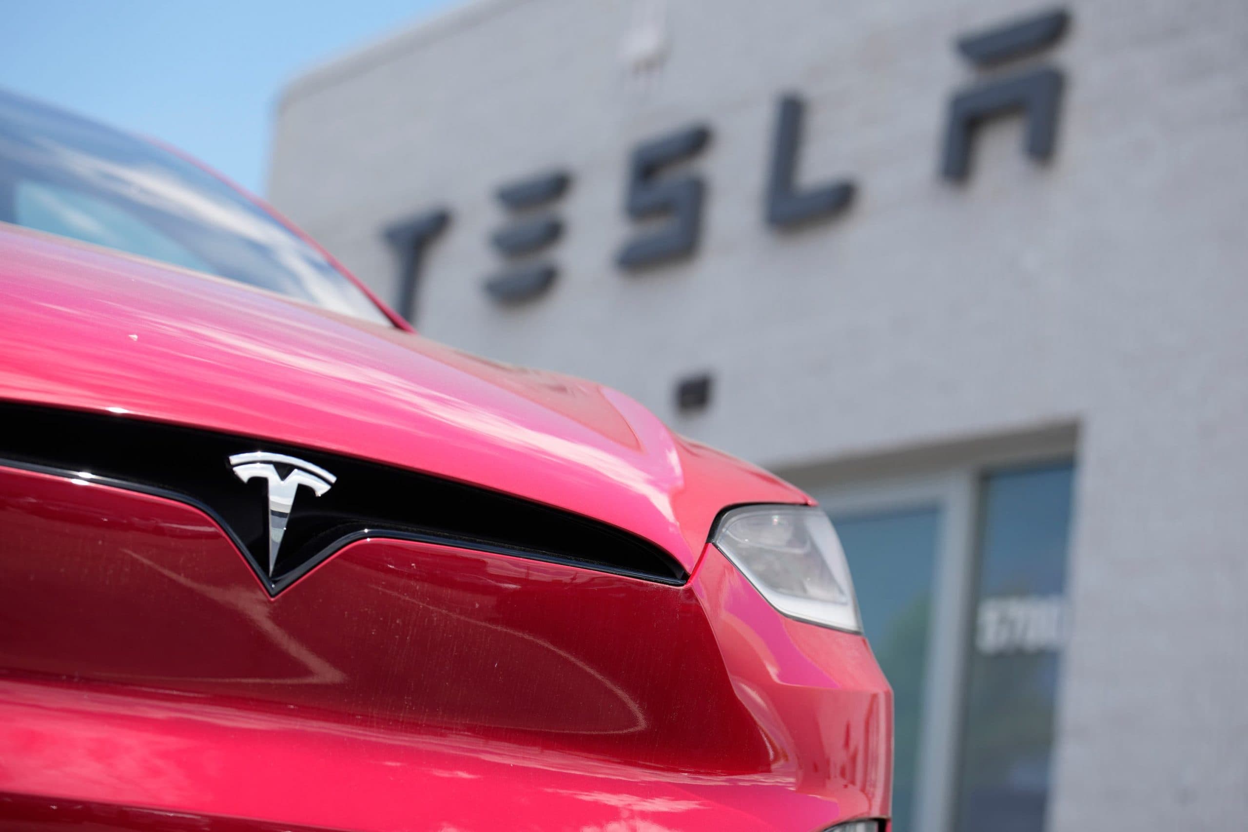 Tesla Faces £20k in Fines After UK Police Data Requests Go Unanswered