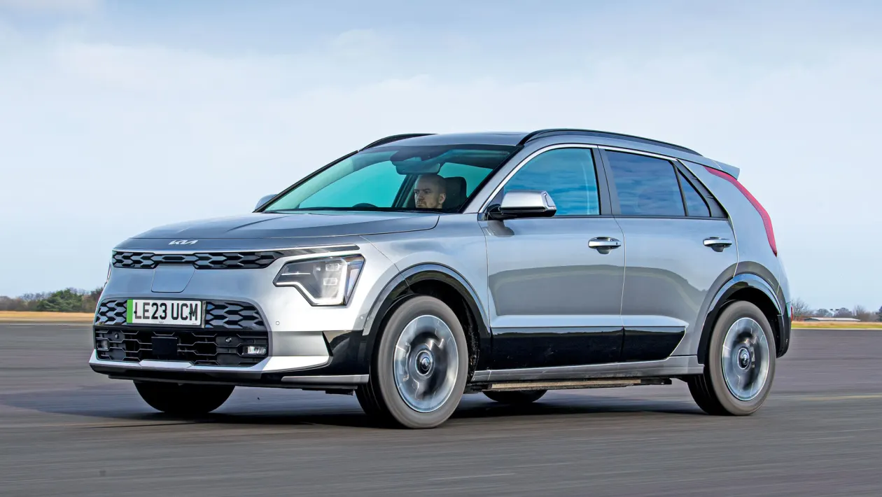 2022 Kia Niro Mk2 exterior driving on a UK road